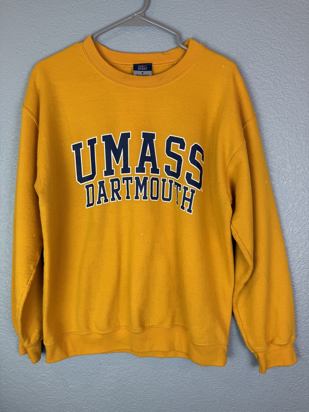 UMass Dartmouth Sweatshirt Mens Medium Yellow Crewneck MV Sport College Pullover
